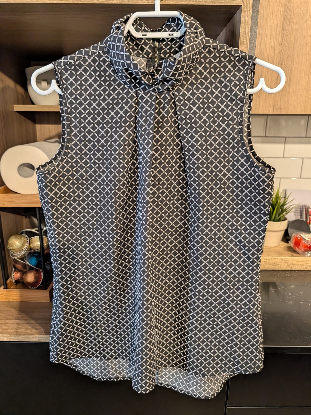 Sleeveless Mock Neck Geometric Print Top - Black/White